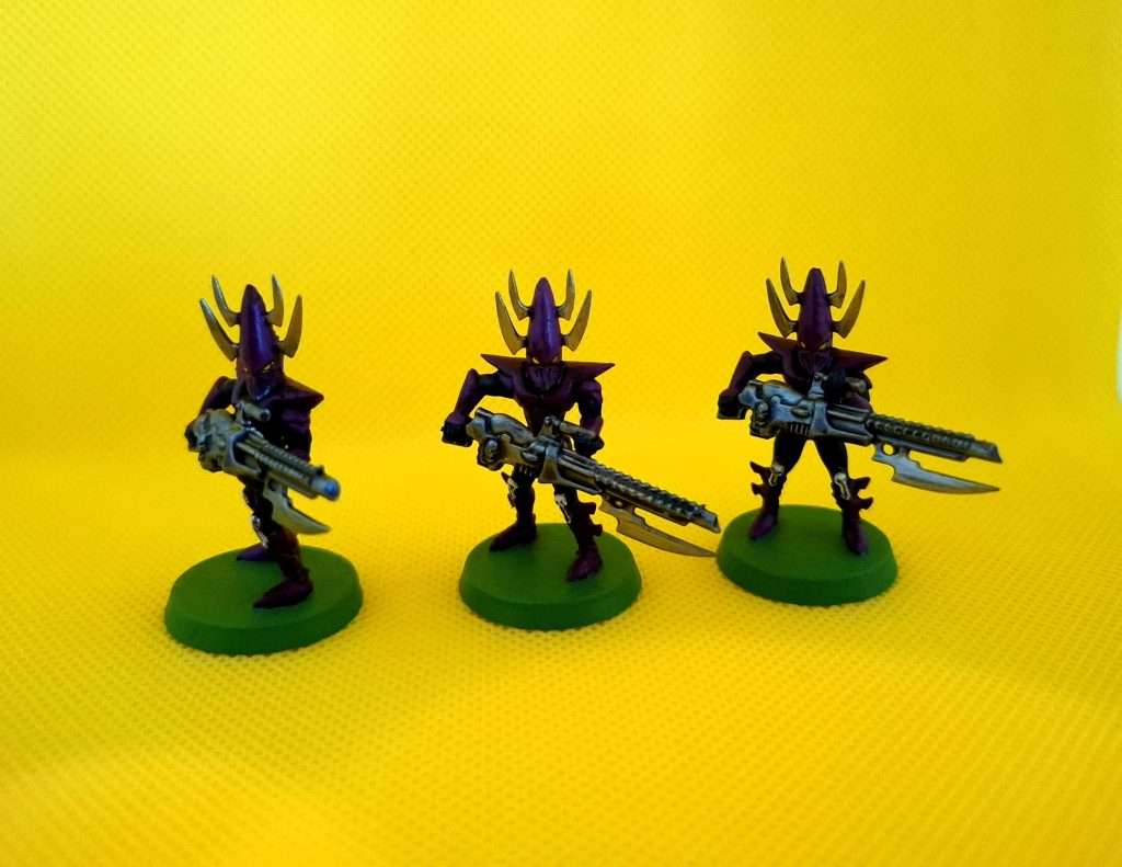 Tres versiones diferentes de kabalite warriors, usan cascos alargador con cuchillas en los costados