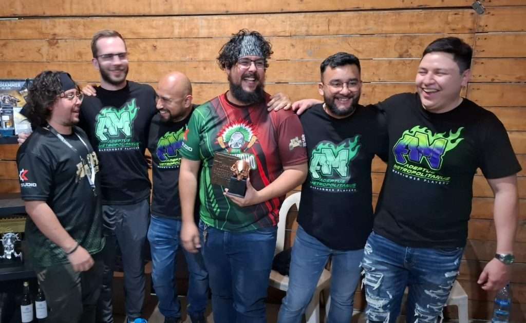 miembros del equipo de adeptus metropolitanus, ganadores del tercer lugar