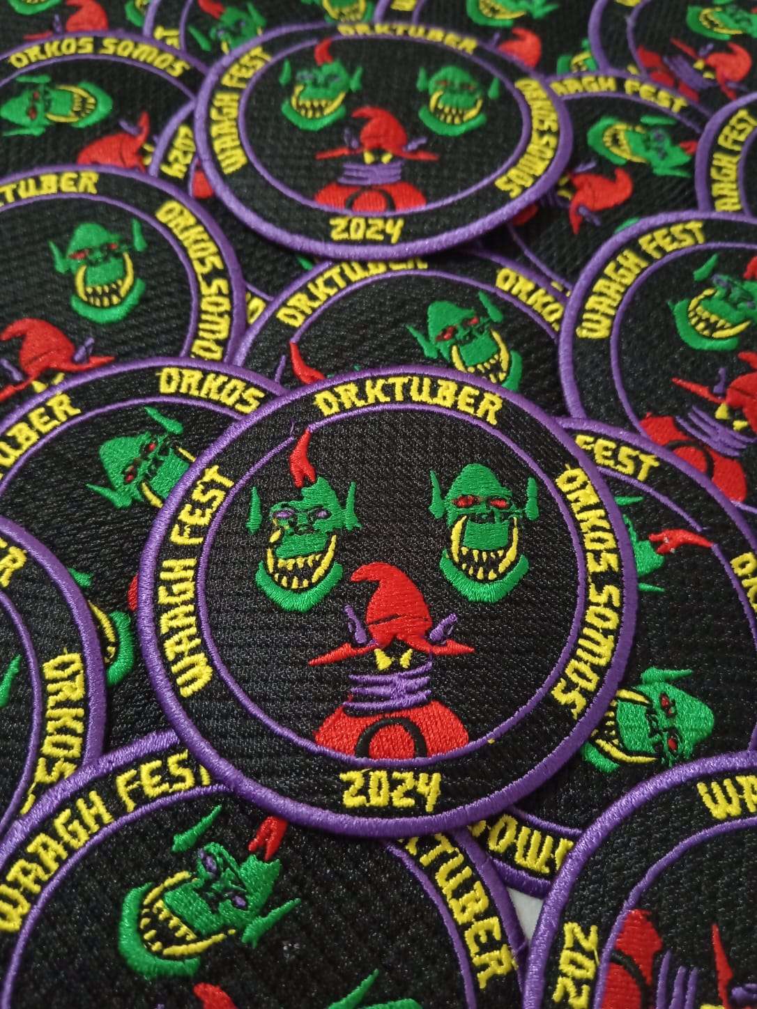 Parches alusivos al "orktubre"