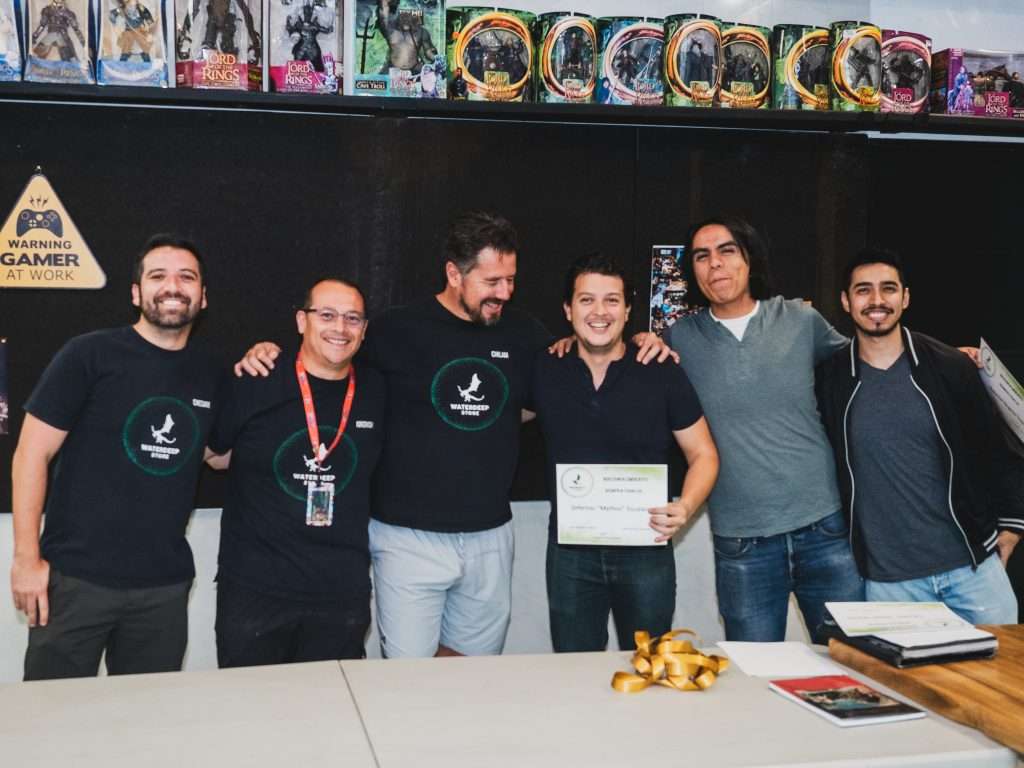 Zef, miembro del club Waterdeep, obteniendo su reconocimiento por cumplir más de dos años