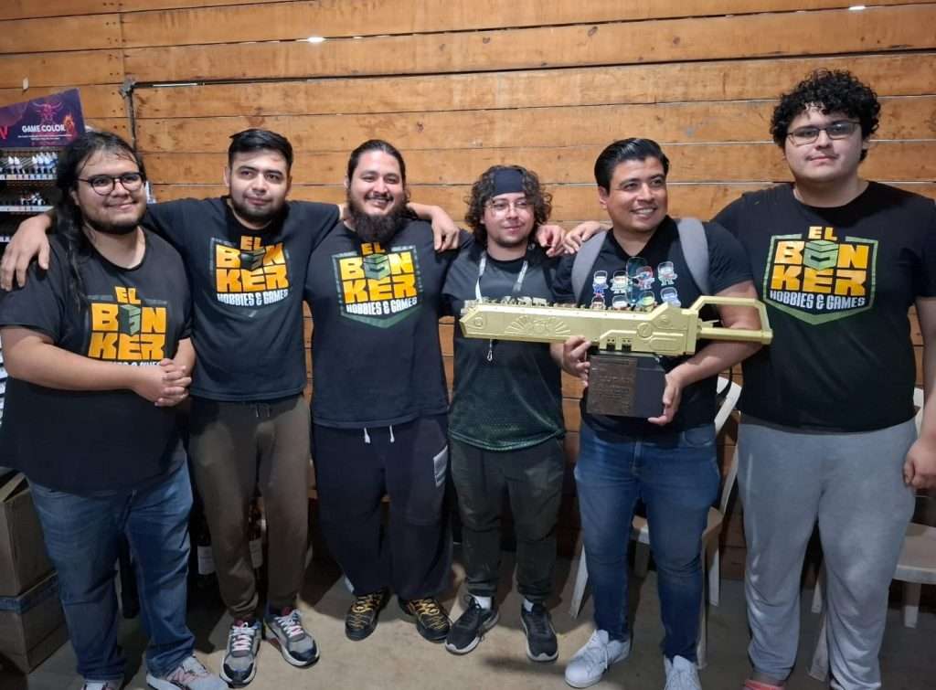miembros del equipo del Bunker, ganadores del primer lugar